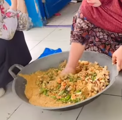 Kebersamaan Dewan Guru: Masak Kuah Pliek U di Hari Terakhir Ramadan